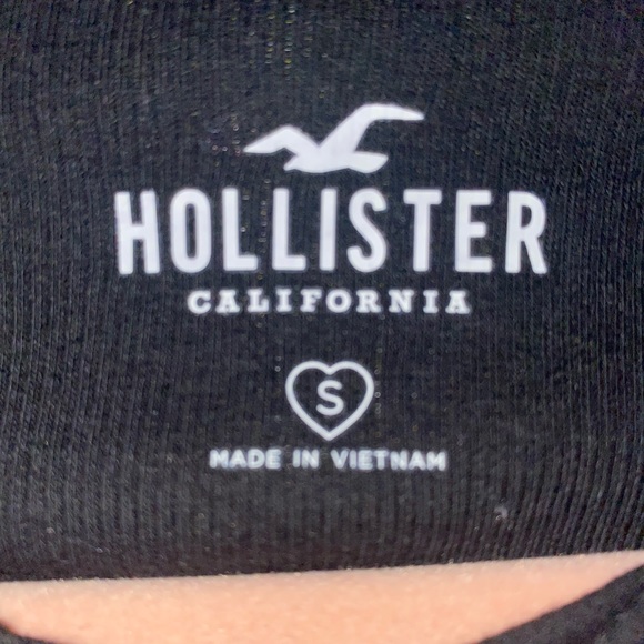 Black Long-Sleeve Crop Top with Lace Detailing. Never Worn. - Picture 2 of 3